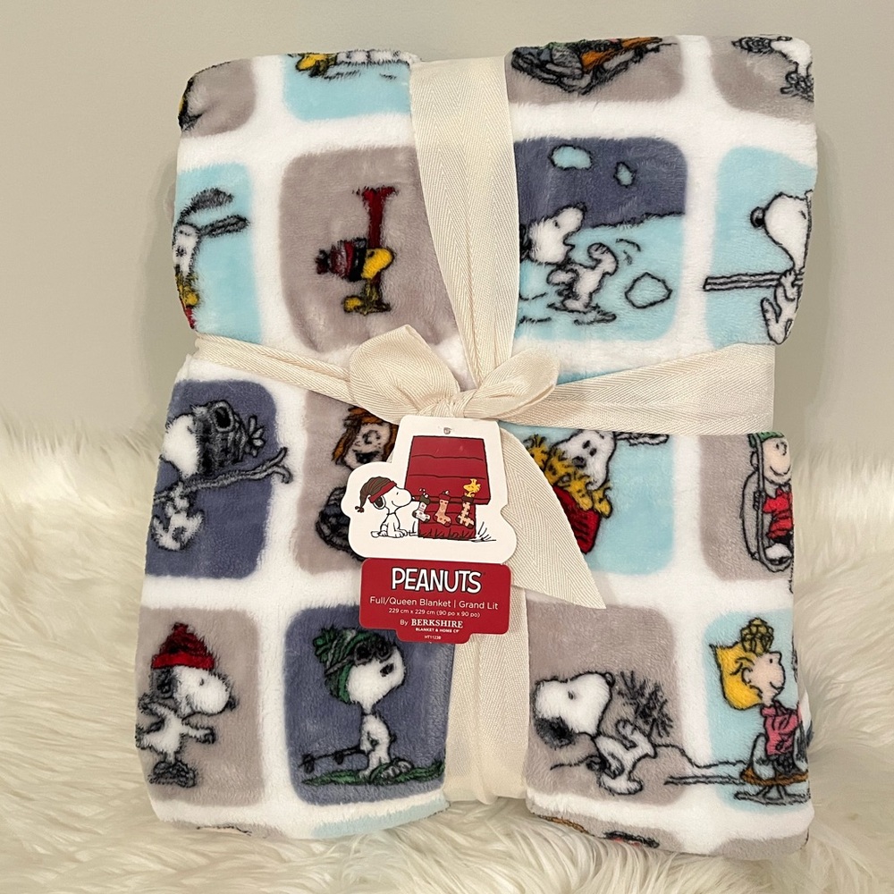 *BRAND NEW* Snoopy Peanuts Blanket - Queen Size